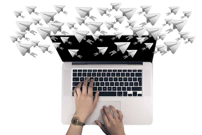 Como é que os adiciono para gerir os meus grupos e canais?